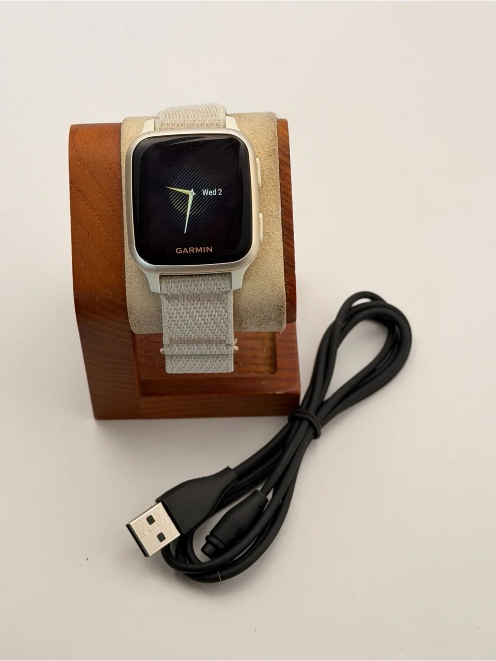 Garmin Venu SQ, Tested, Very Good, Charger Included, Rare Color, White/gold